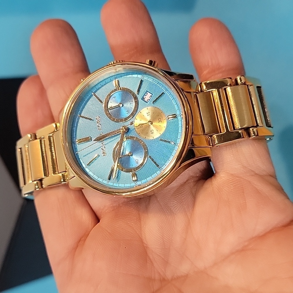 Michael Kors Rose Gold Watch - Picture 5 of 16
